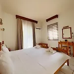 Maria's Hotel *